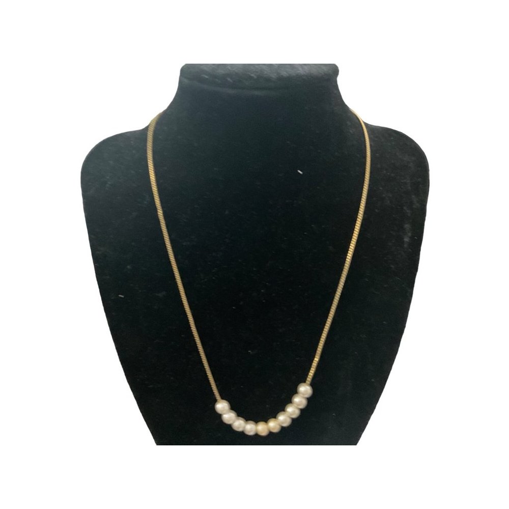 Beautiful free floating pull on a 80s golden electroplated chain elegant